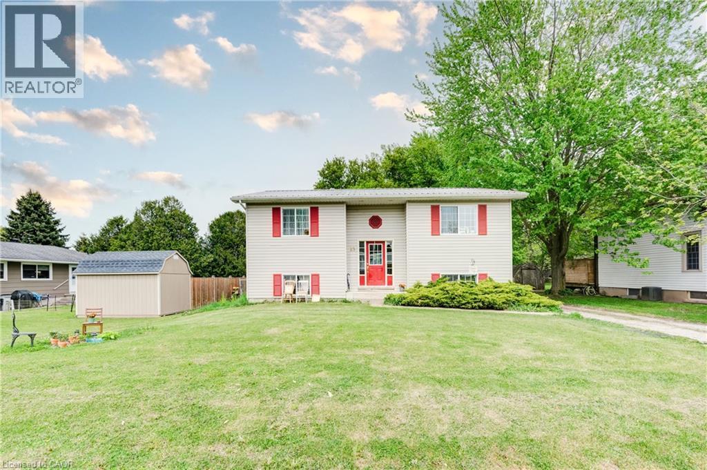 25 North St, Huron East, ON N0K 1G0