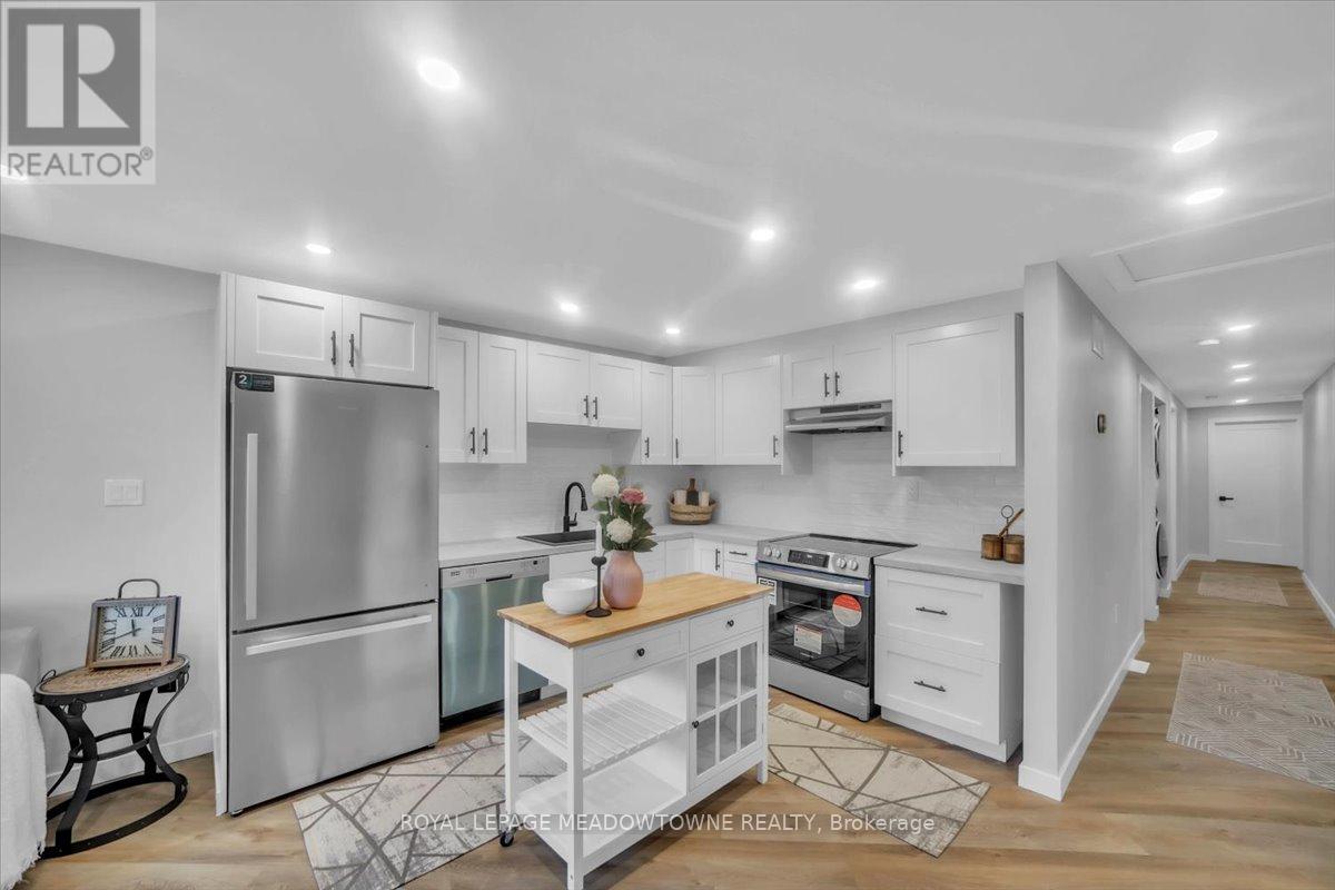 80 Mcanulty Blvd, Hamilton, ON L8H 3H1