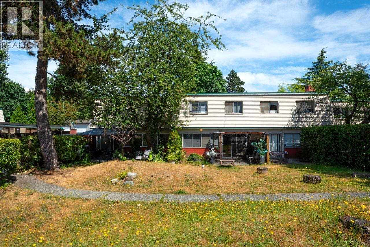 2765 Westview Dr, North Vancouver, BC V7N 3X9