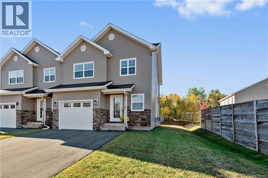 194 Dolbeau St, Dieppe, NB E1A 8Y4