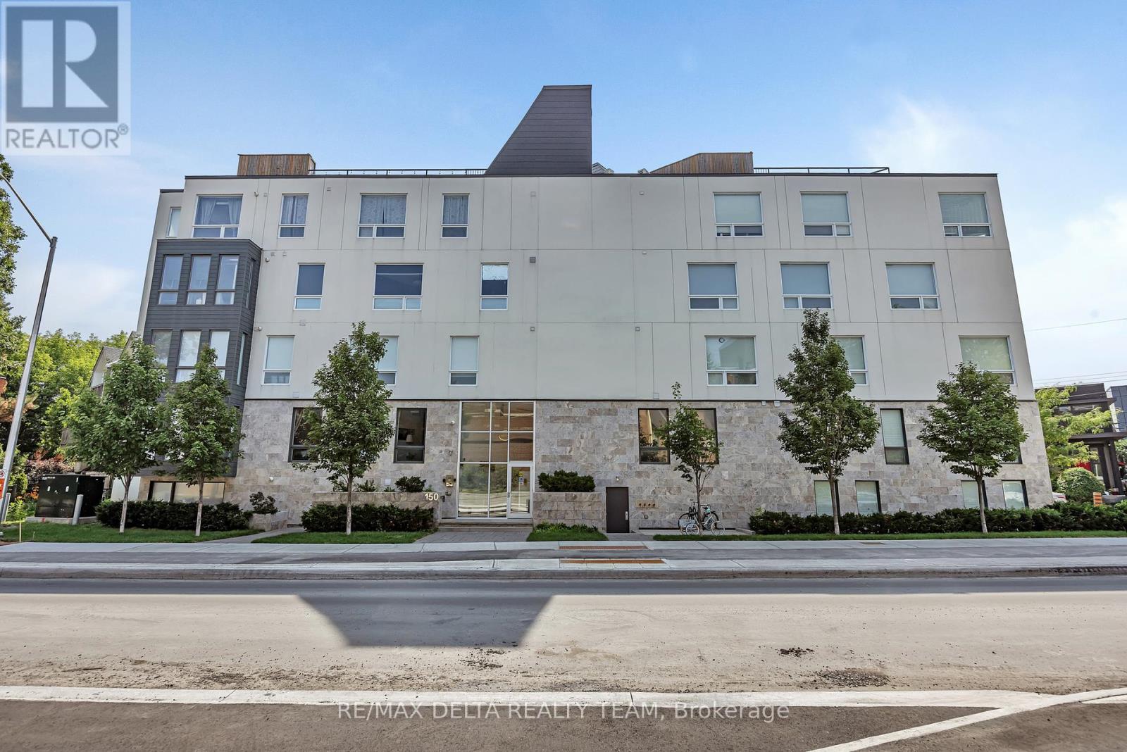 405 150 Greenfield Ave, Ottawa, ON K1S 5W6