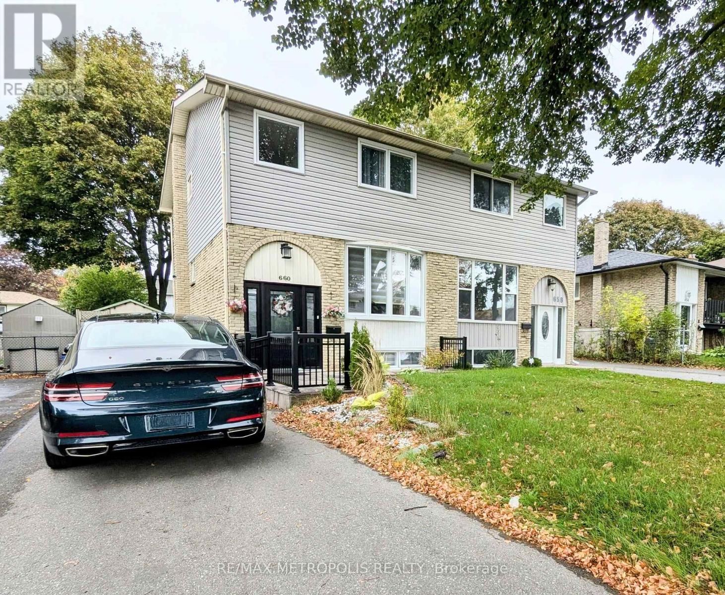660 Berwick Cres, Oshawa, ON L1J 3E7