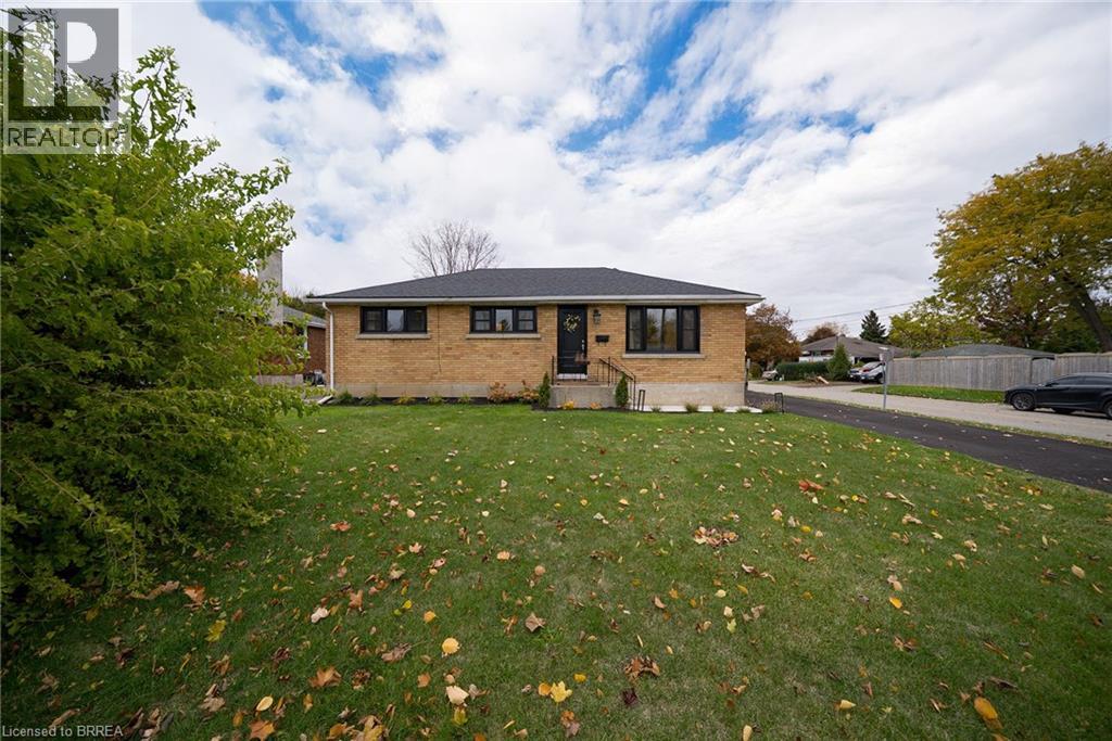 37 Rowanwood Ave, Brantford, ON N3S 7C1