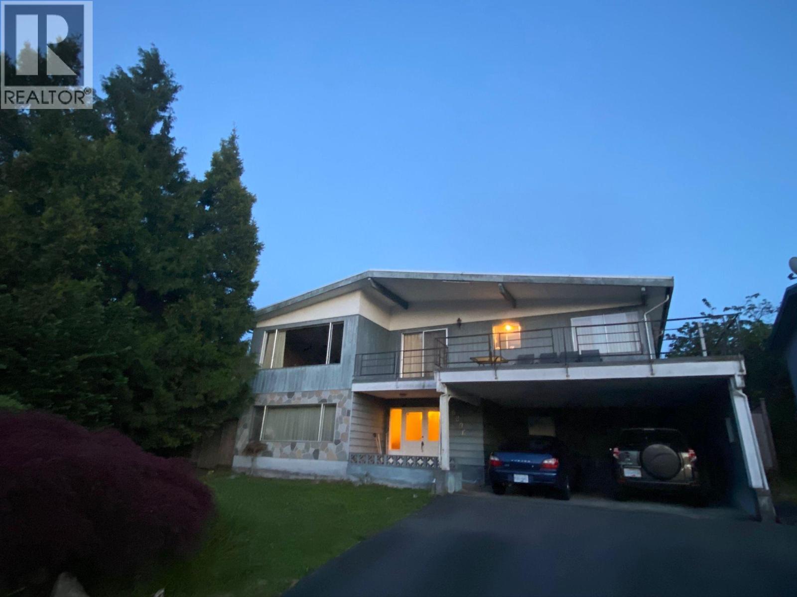6096 Service St, Burnaby, BC V5H 1V8