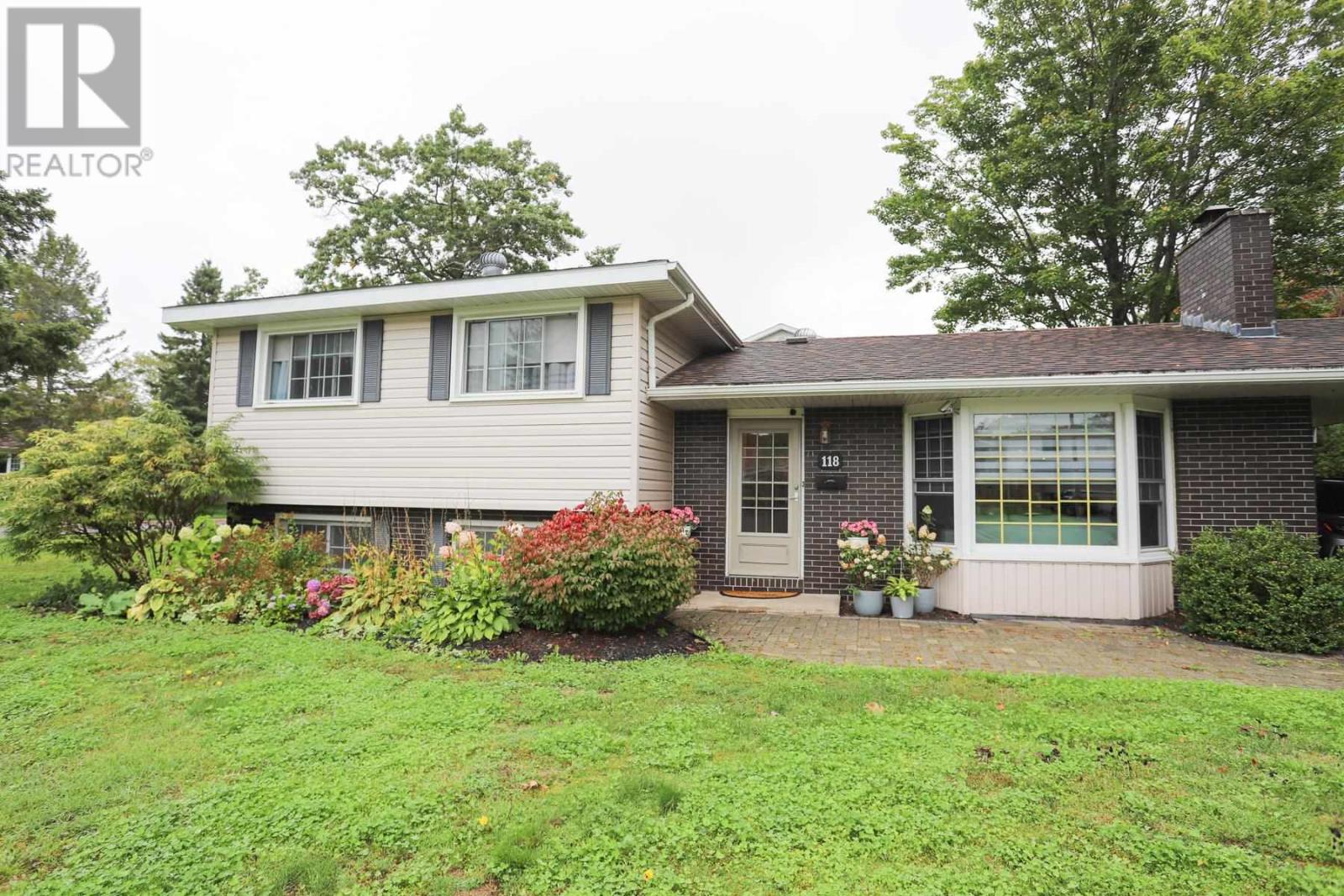 118 Plaintree Dr, Sault Ste. Marie, ON P6B 5H3