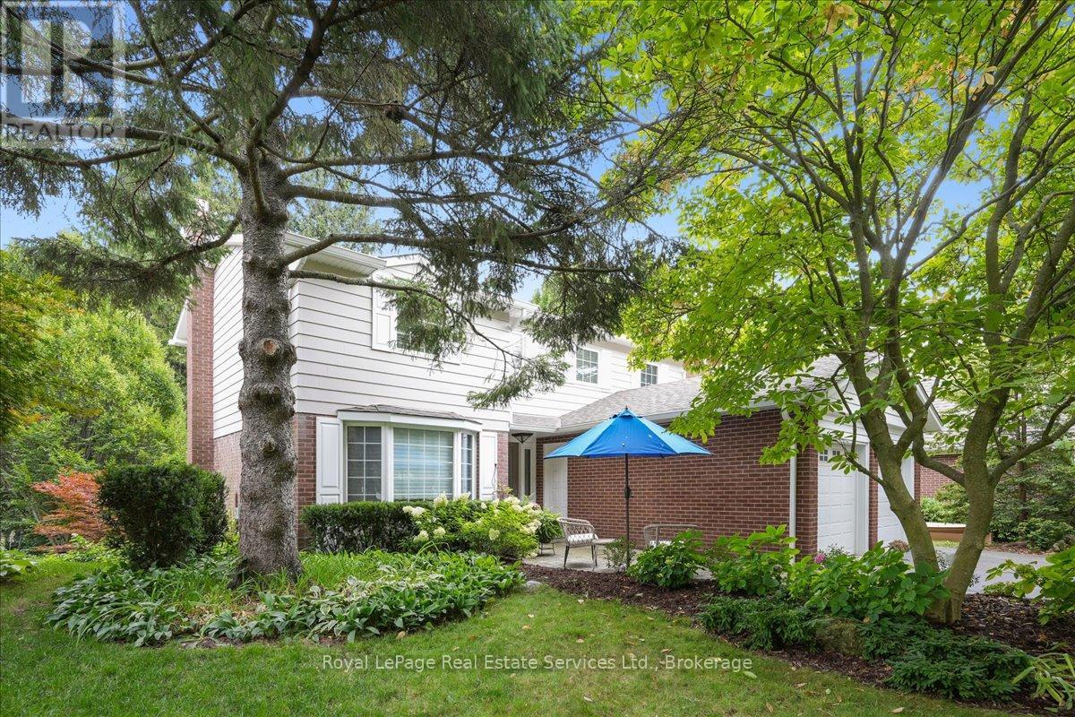 215 Weldon Ave, Oakville, ON L6K 2H9