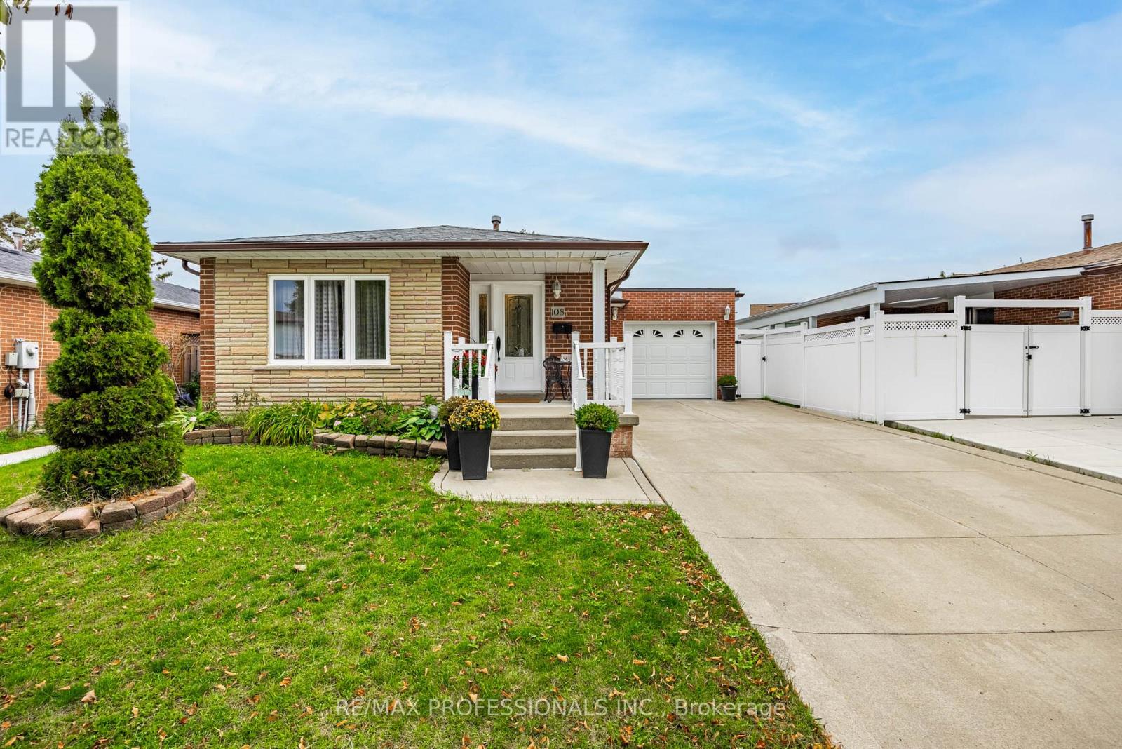 108 Avening Dr, Toronto, ON M9V 4E6