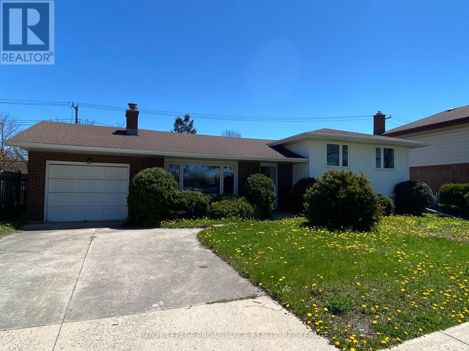 247 Norman Rogers Dr, Kingston, ON K7M 2R5