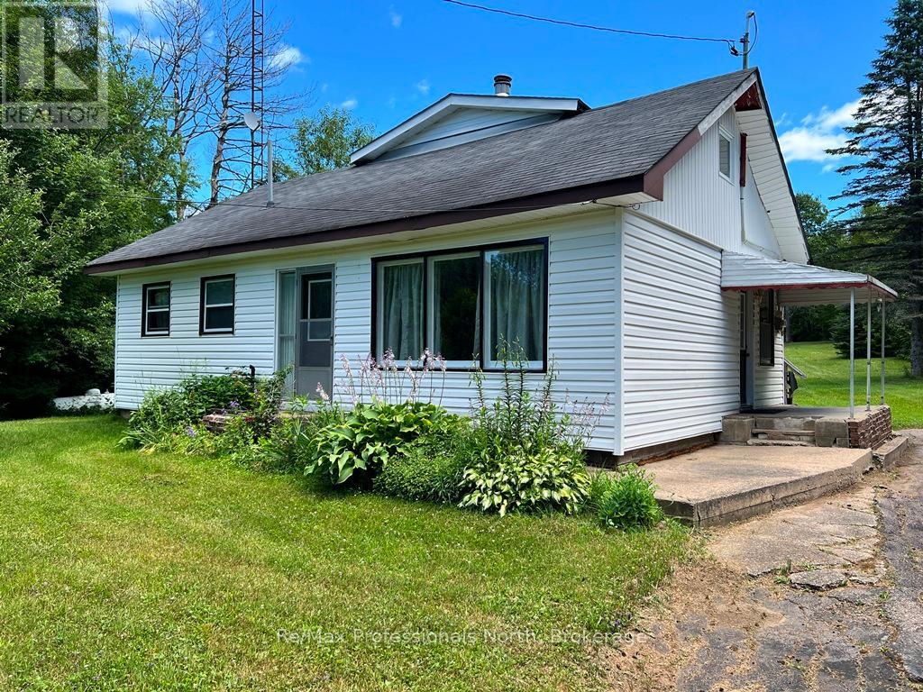 6189 Loop Rd, Highlands East, ON K0L 2A0