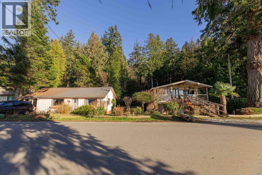 1618 Ocean Beach Esplanade, Gibsons, BC V0N 1V5