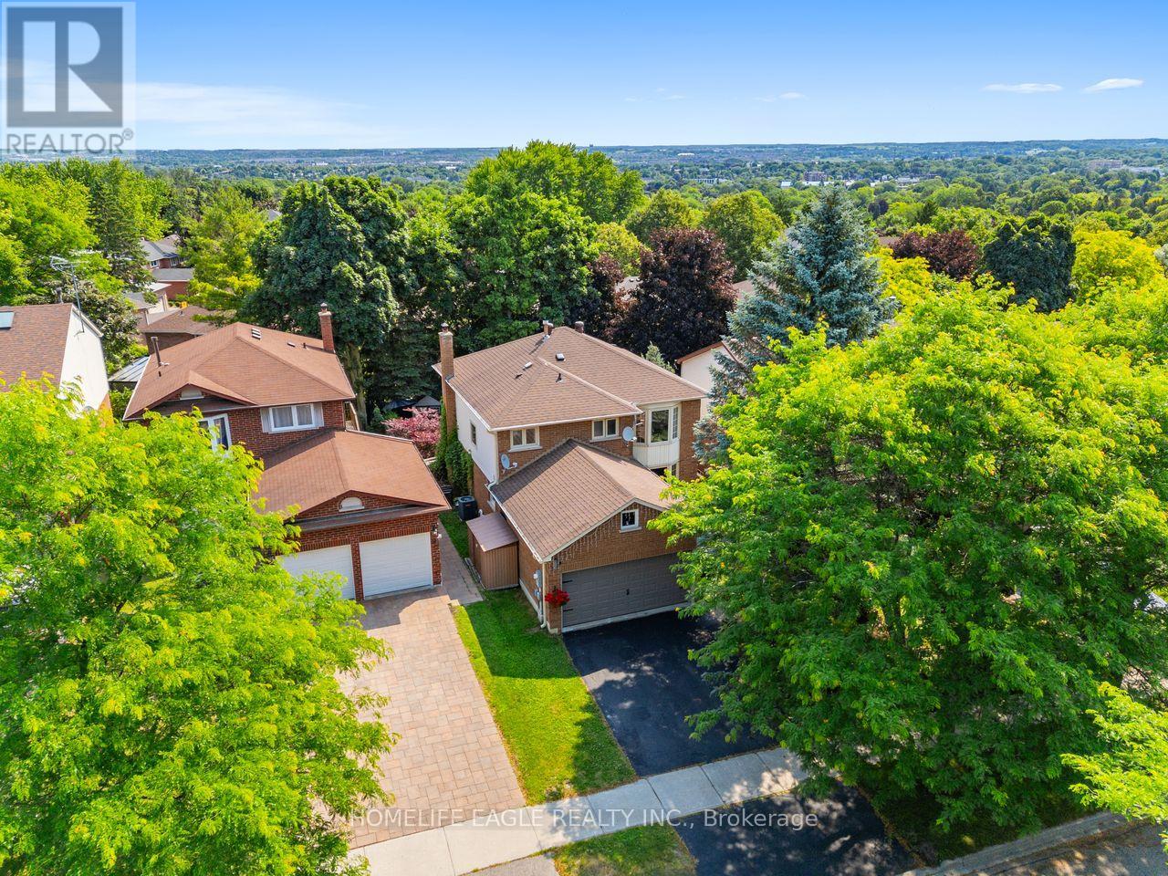 30 Moffat Cres, Aurora, ON L4G 4Z6