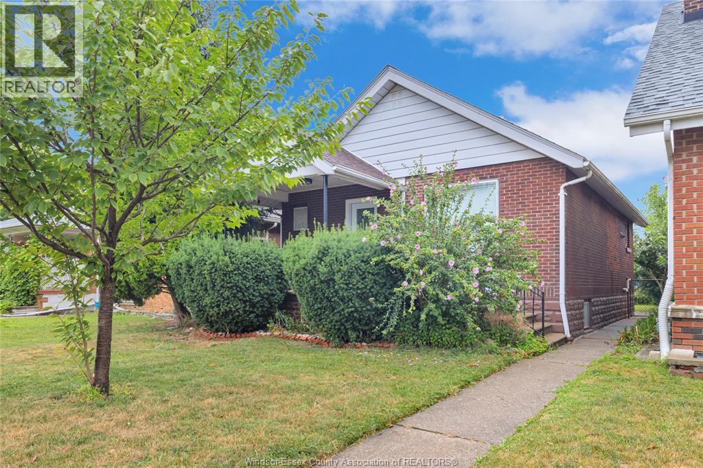 1618 Moy Ave, Windsor, ON N8X 3J8