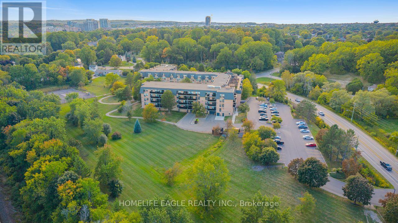 302 155 Main St, Newmarket, ON L3Y 8C2