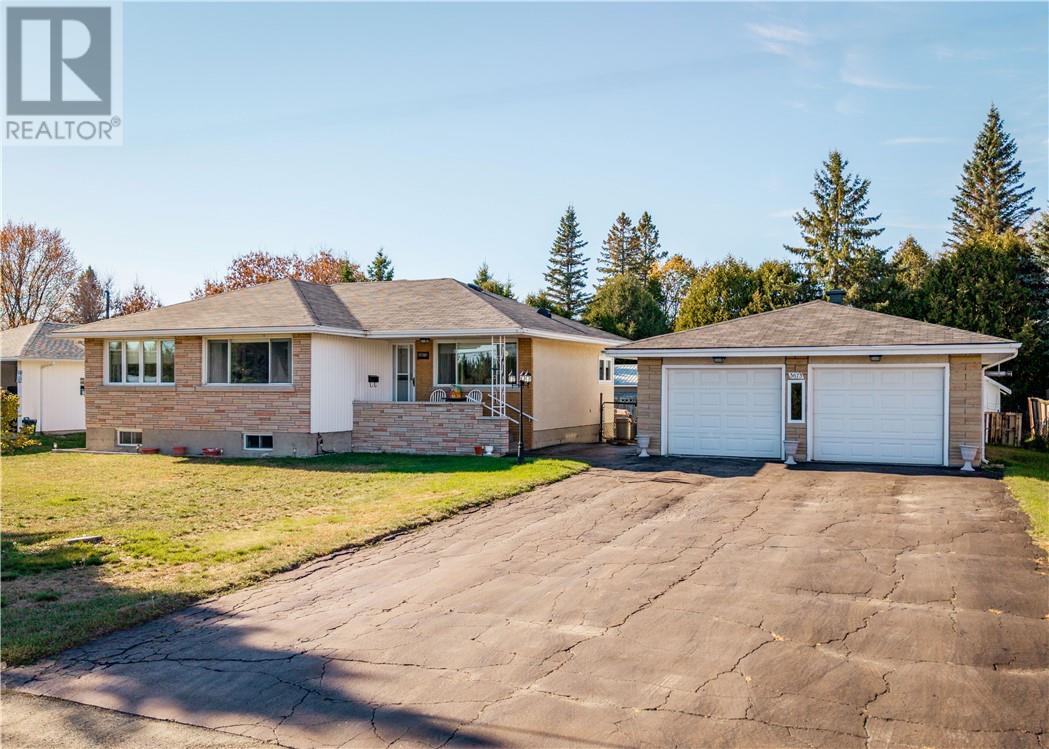 3673 Clarence St, Val Caron, ON P3N 1H4