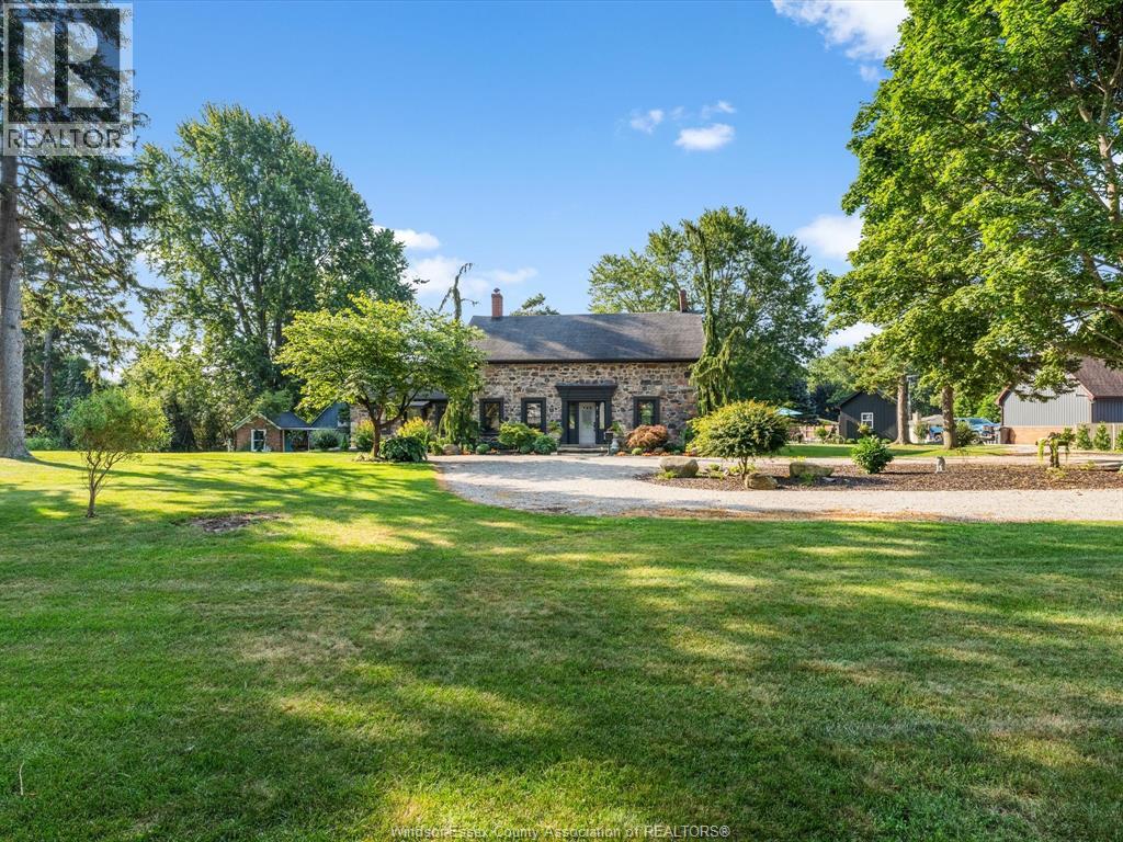 1203 Seacliff Dr E, Kingsville, ON N9Y 2M1