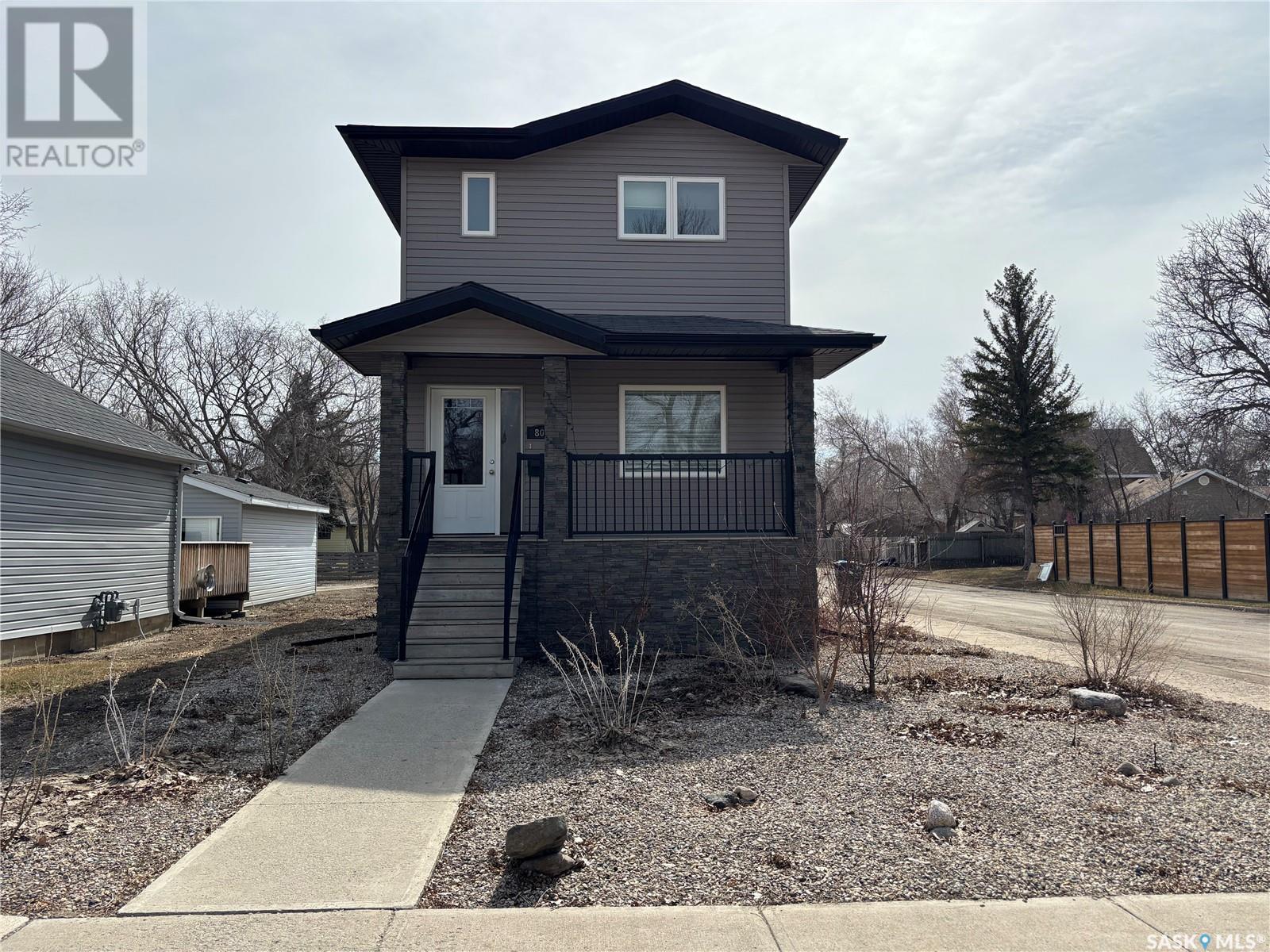 802 Park Ave, Weyburn, SK S4H 0K2