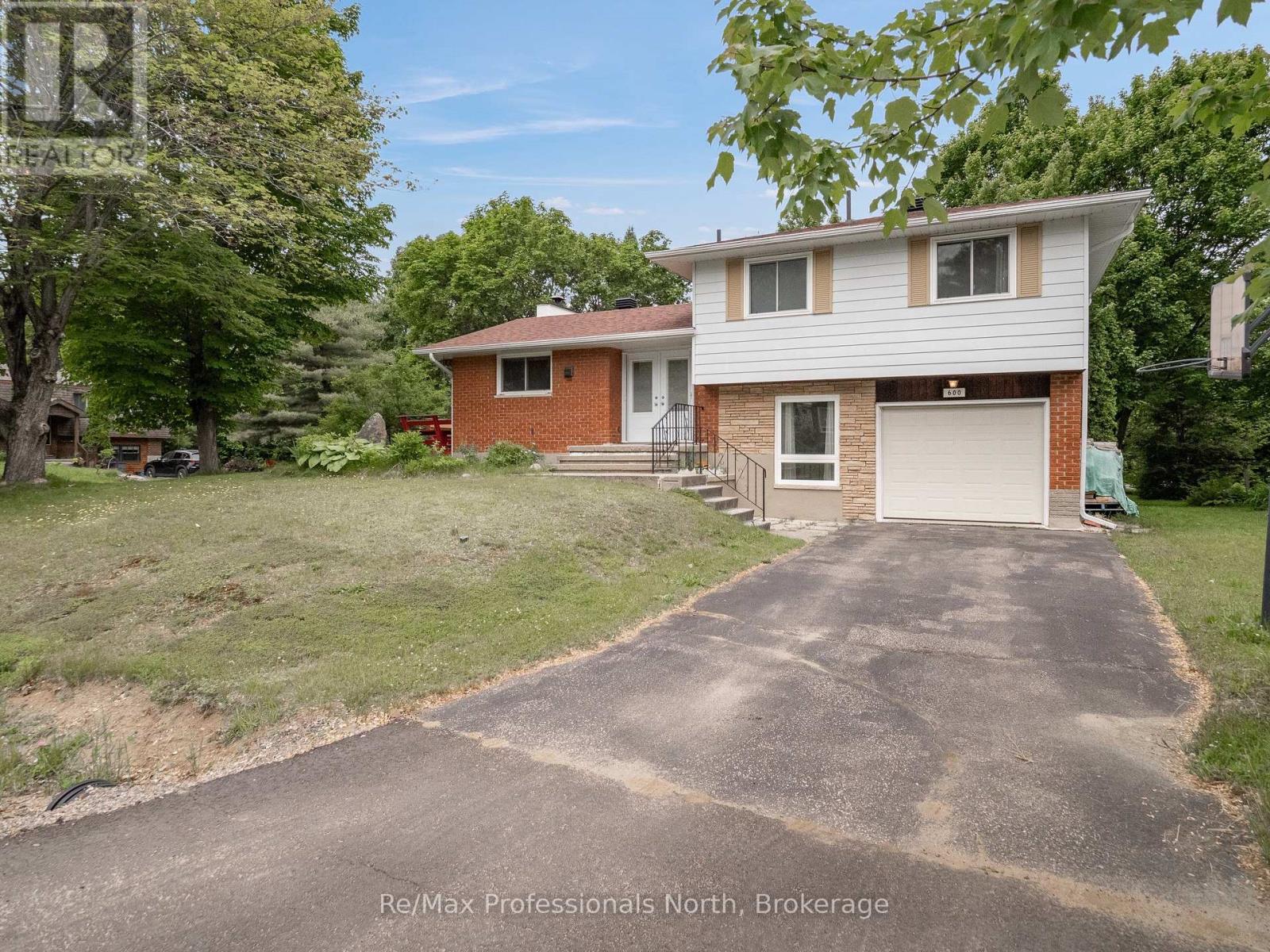 600 David St, Gravenhurst, ON P1P 1M2