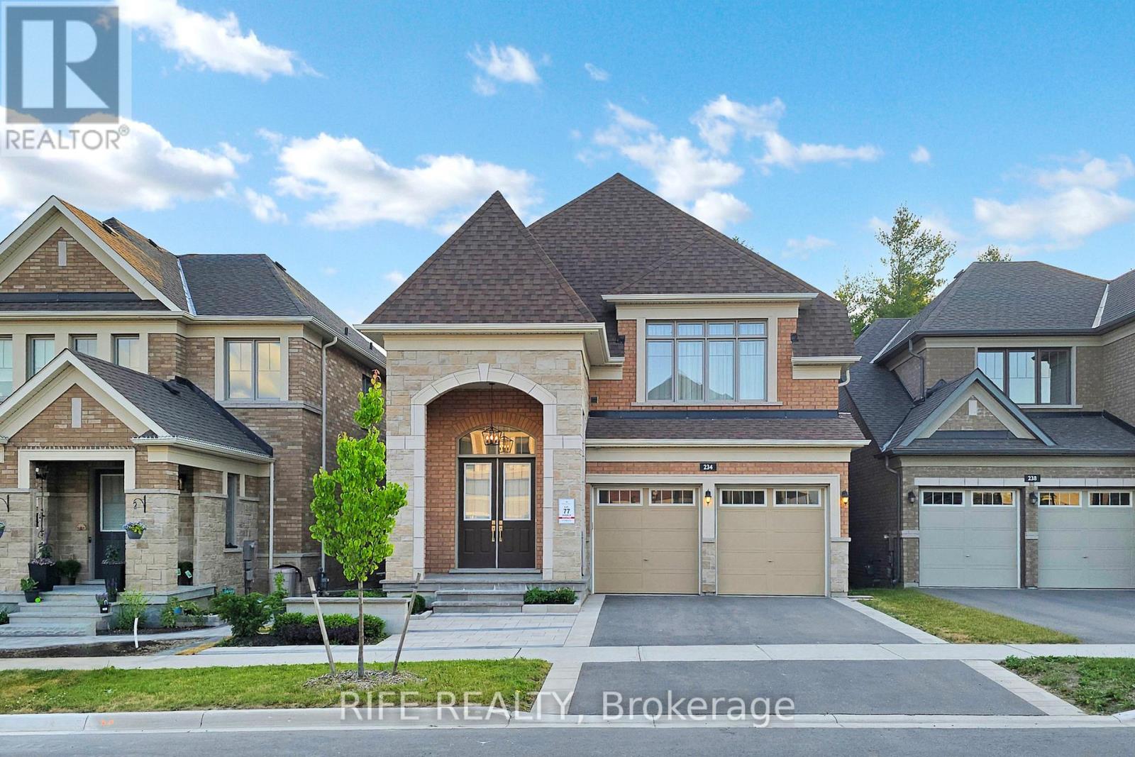 234 Sikura Cir, Aurora, ON L4G 3Y8
