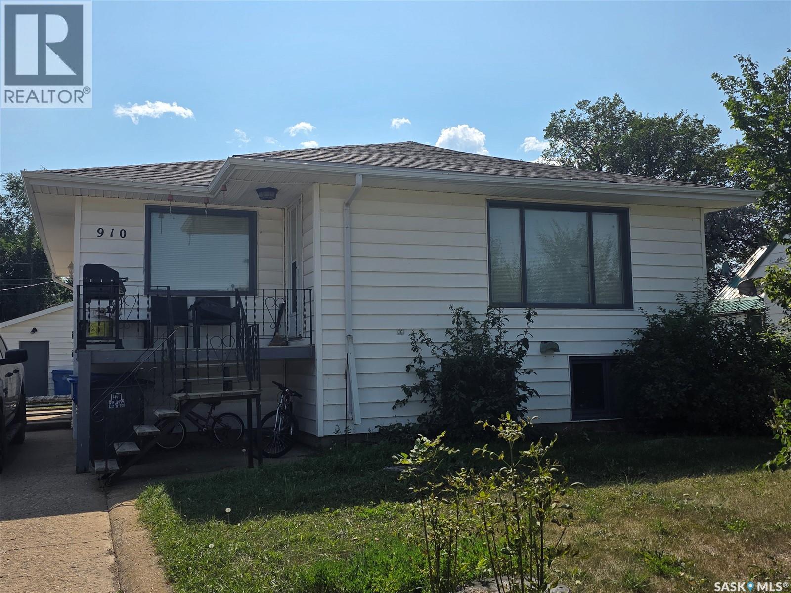 910 Isabelle St, Estevan, SK S4A 1R4