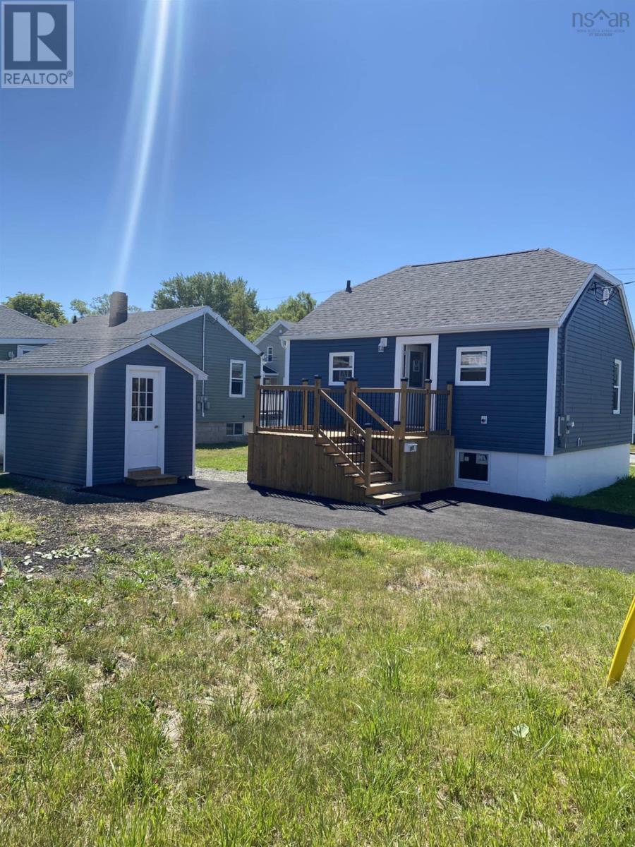 382 Chestnut Dr, Sydney, NS B1P 4Y8