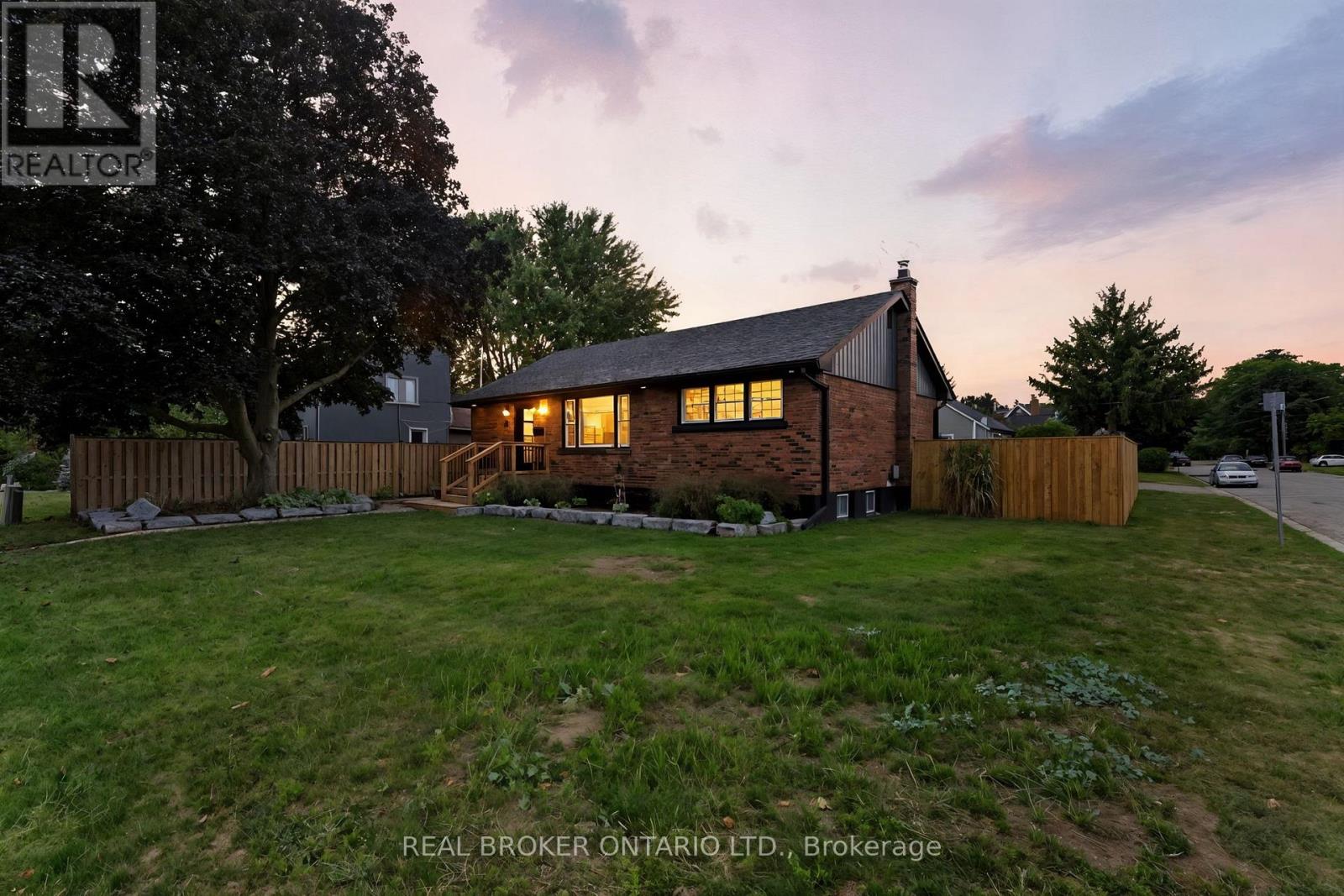 61 Clench Ave, Brantford, ON N3T 1B7