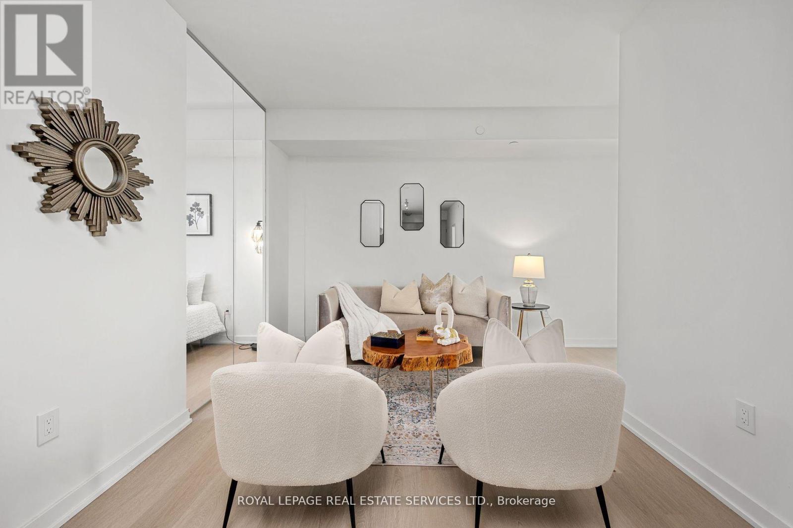 708 859 The Queensway, Toronto, ON M8Z 1N8