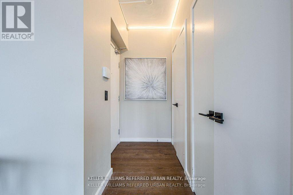 2501 218 Queens Quay W, Toronto, ON M5J 2Y6