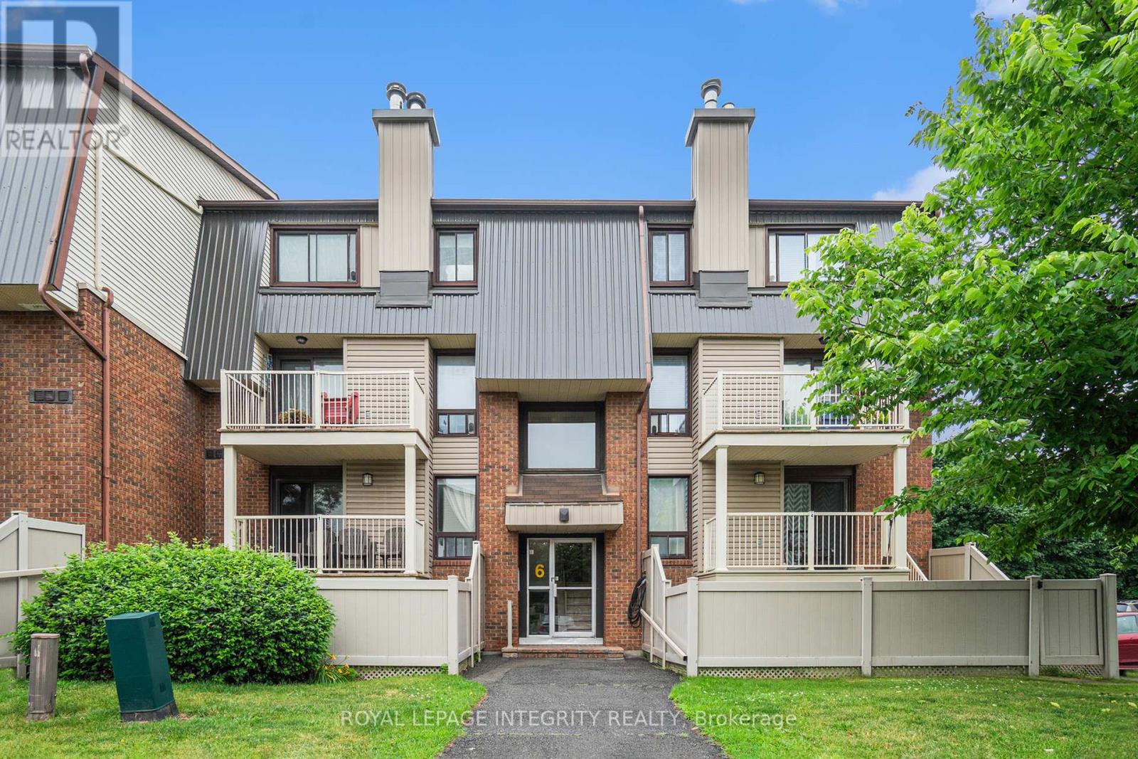7 6 Sweetbriar Cir, Ottawa, ON K2J 2K4
