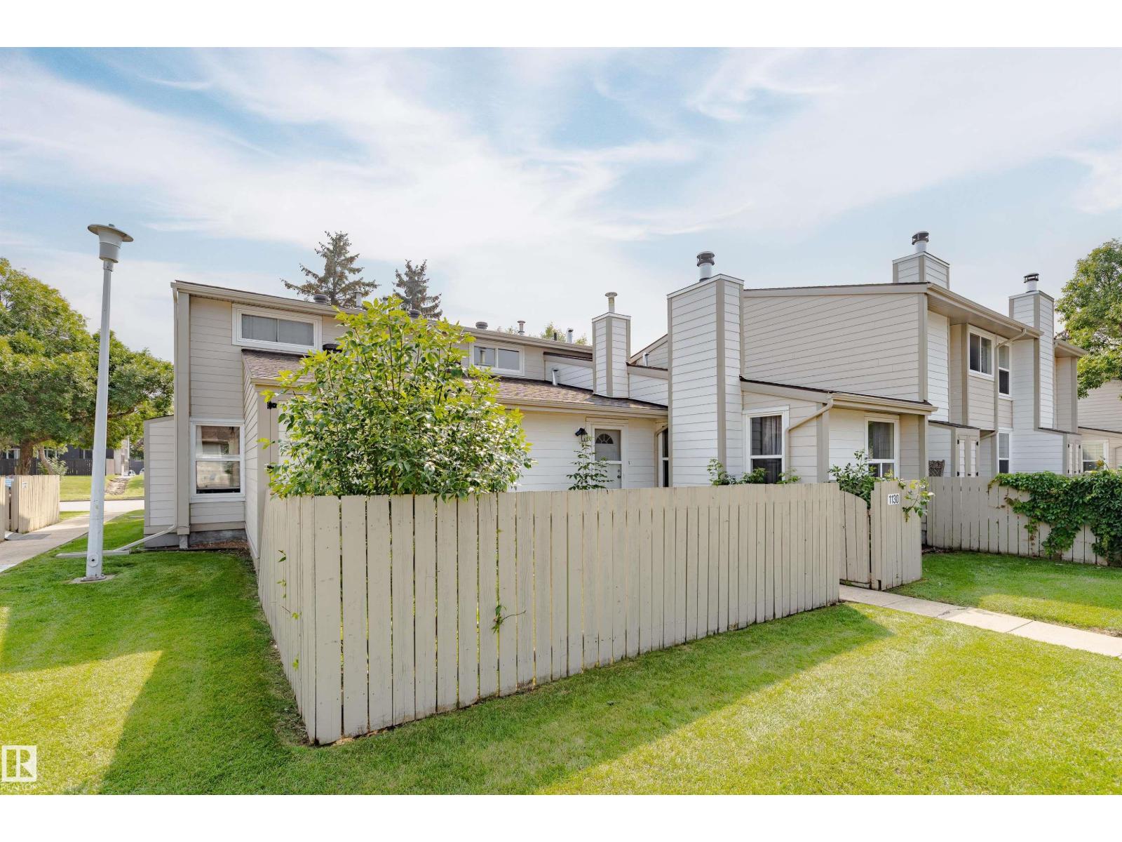 1130 Knottwood Rd NW, Edmonton, AB T6K 2J8