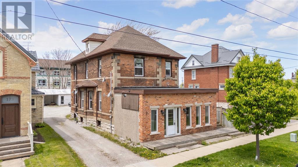 169 Christina St S, Sarnia, ON N7T 2M9