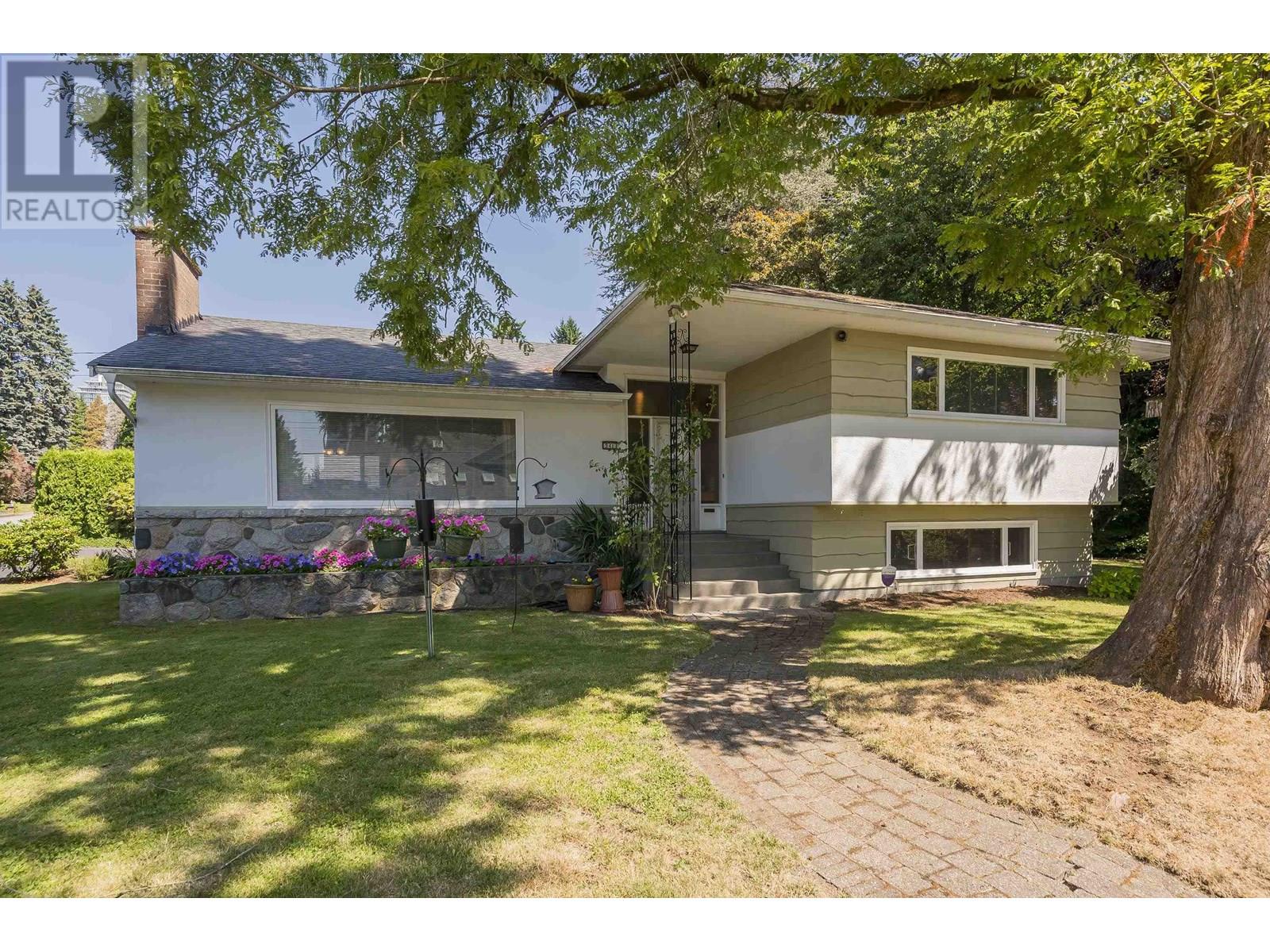 541 Cochrane Ave, Coquitlam, BC V3J 2A3