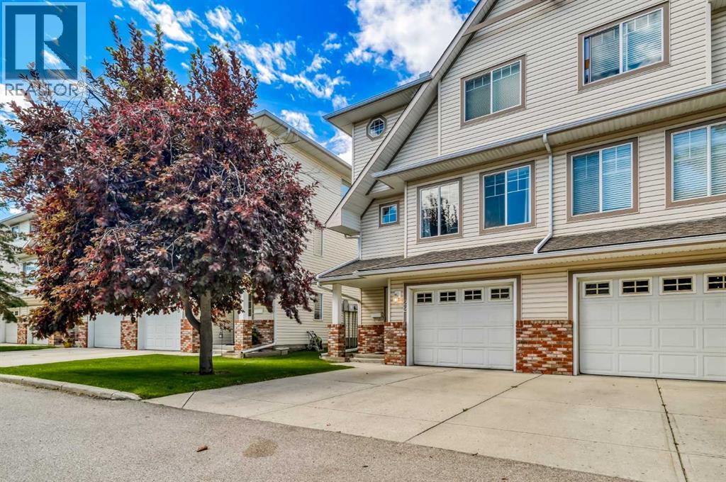 22 Country Hills Cv NW, Calgary, AB T3K 5G8