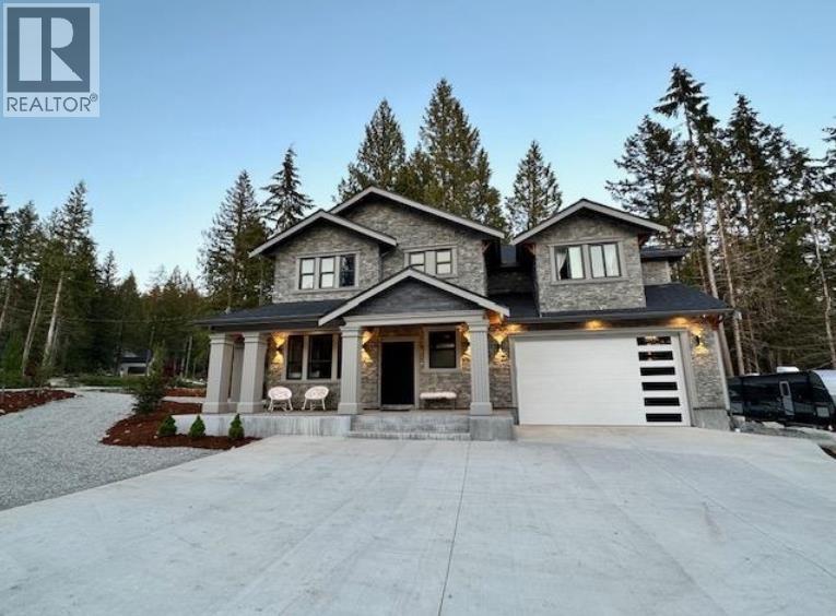 1102 Largo Rd, Roberts Creek, BC V0N 2W2
