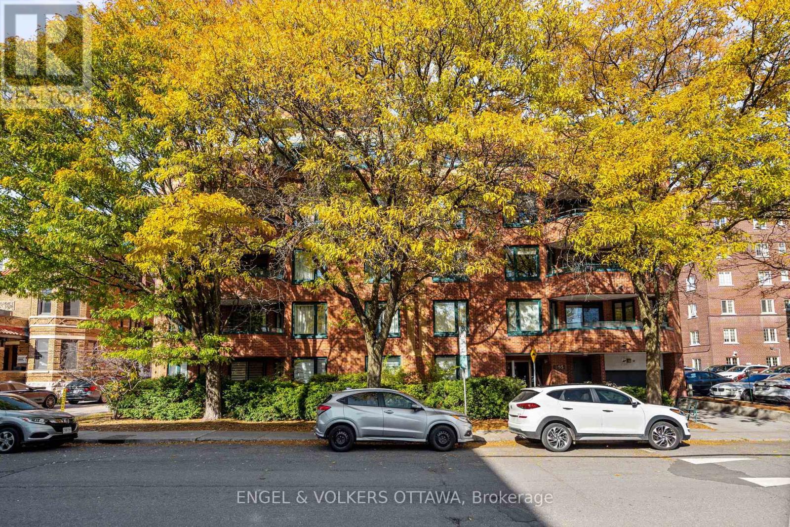 103 295 Gilmour St, Ottawa, ON K2P 0P7