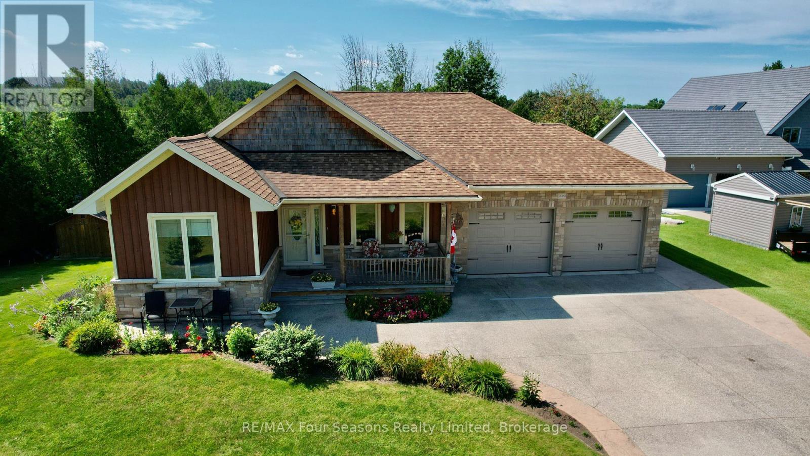229 S Rankin St, Saugeen Shores, ON N0H 2L0