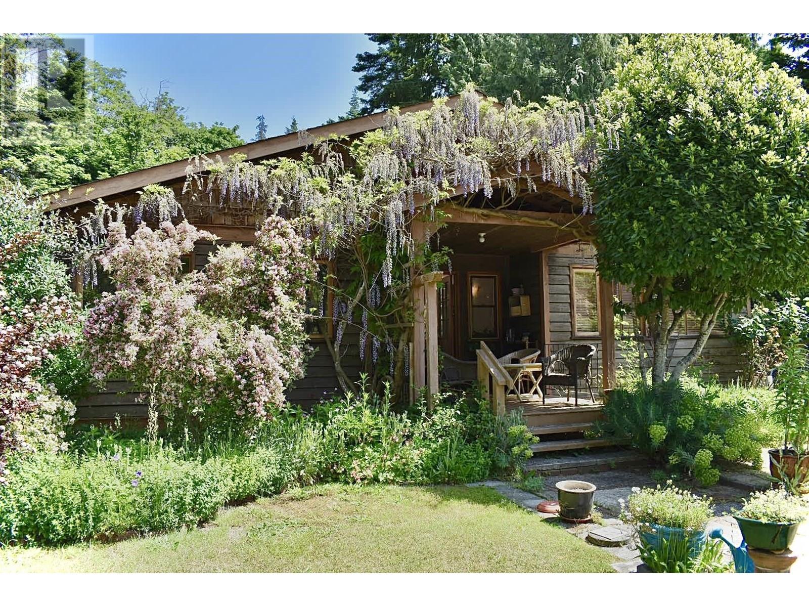 8084 Redrooffs Rd, Halfmoon Bay, BC V7Z 1C7