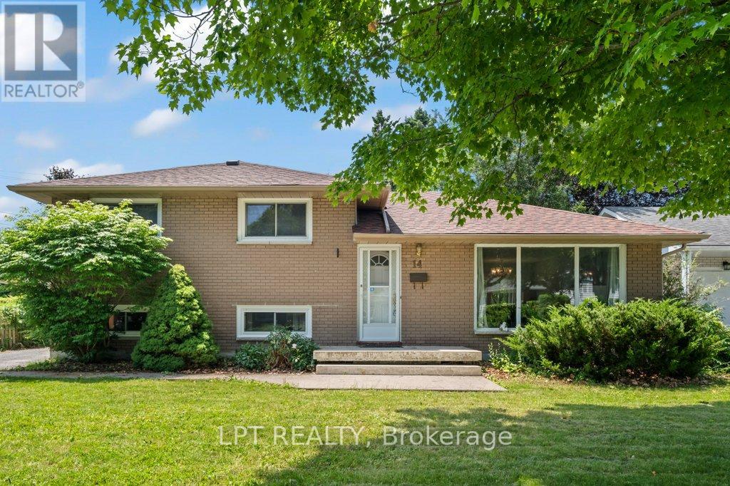 14 Herchmer Cres, Kingston, ON K7M 2V9