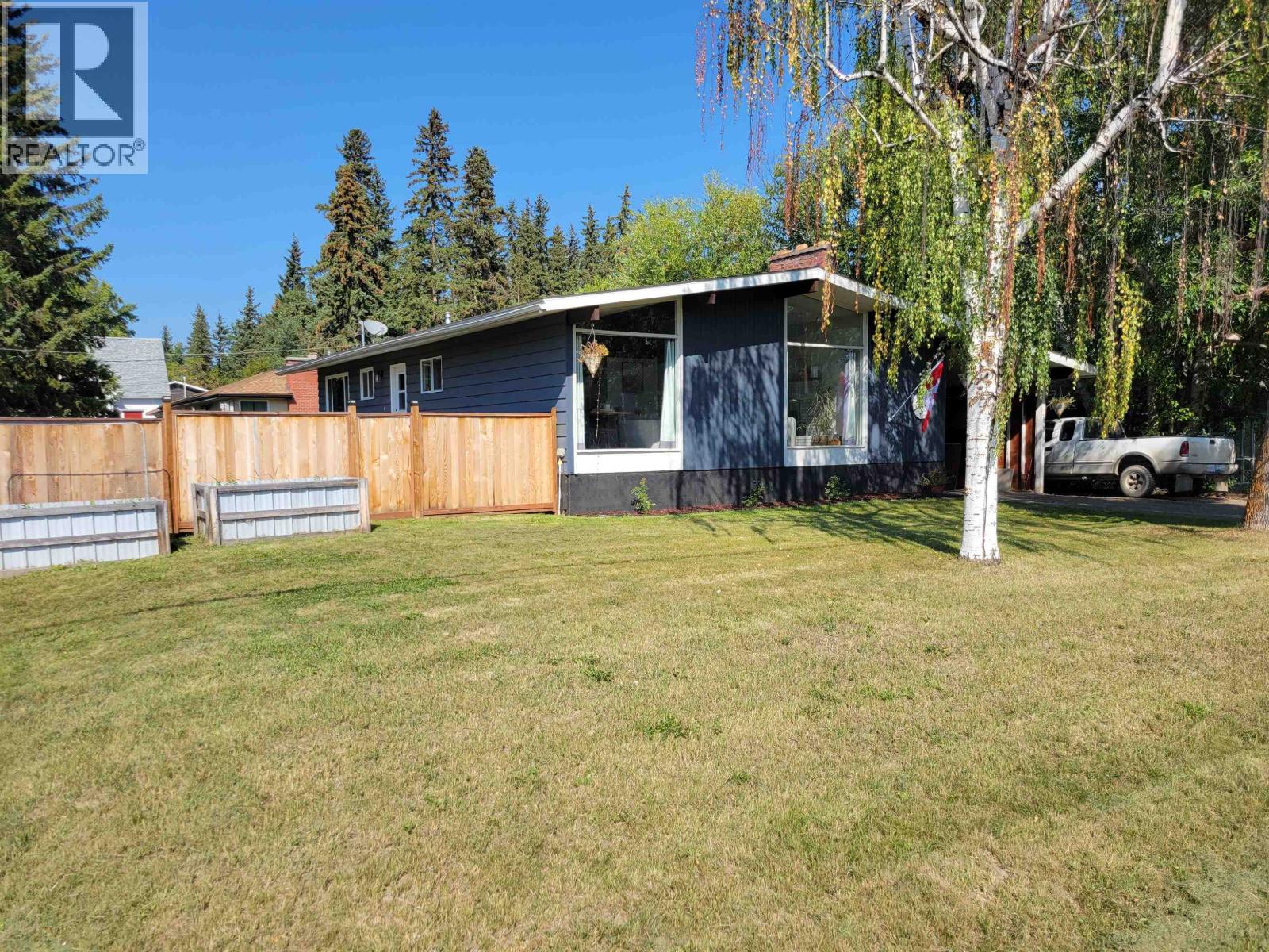 343 W Columbia St, Vanderhoof, BC V0J 3A0