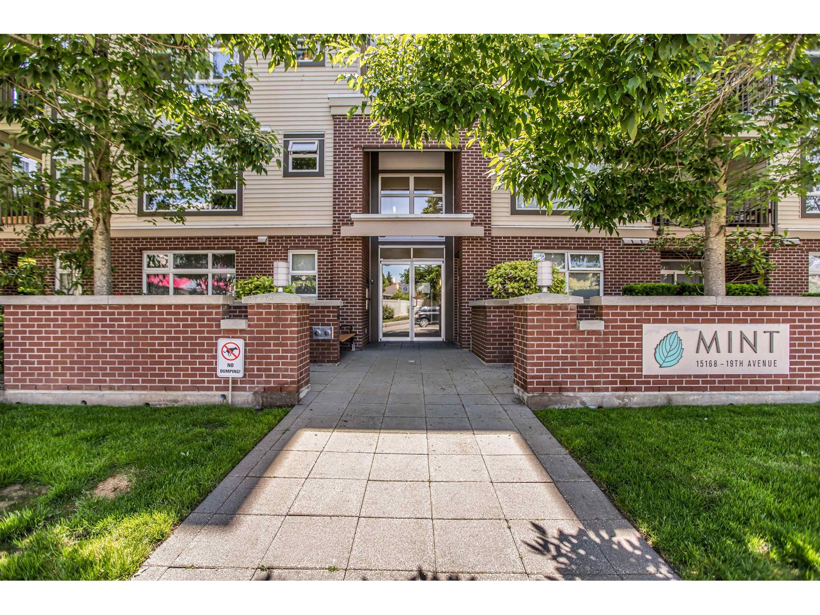 15168 19 Avenue Unit 214, Surrey, BC V4A 0A5