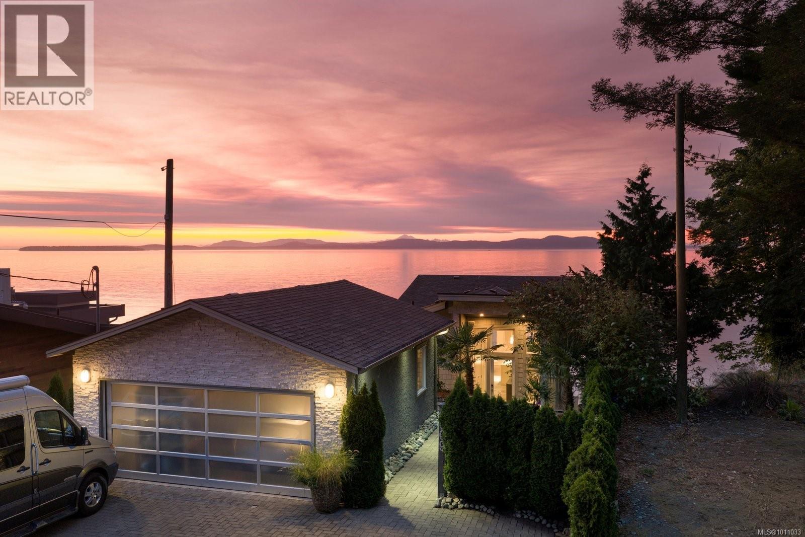 5009 Cordova Bay Rd, Saanich, BC V8Y 2K1