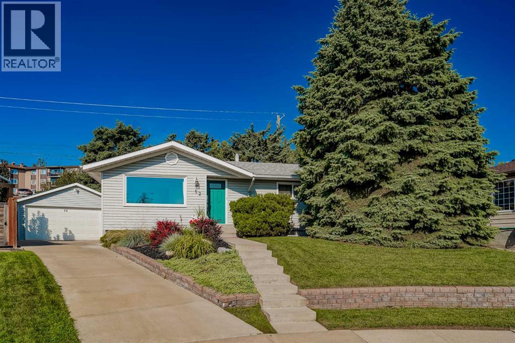 52 Hogarth Cres SW, Calgary, AB T2V 3A7