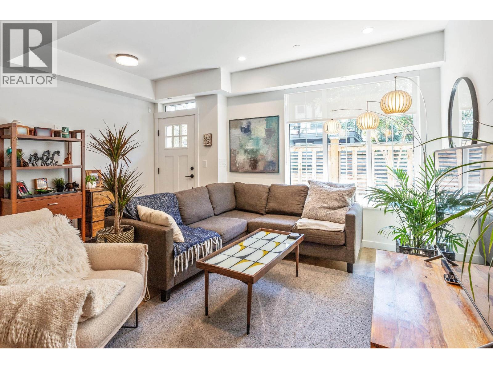 237 Ridgeway Avenue Unit 6, North Vancouver, BC V7L 0H6