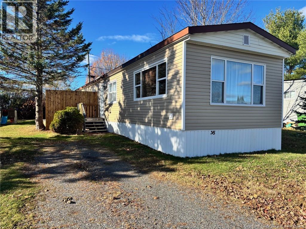 38 Leafwood Cres, Fredericton, NB E3B 6N7