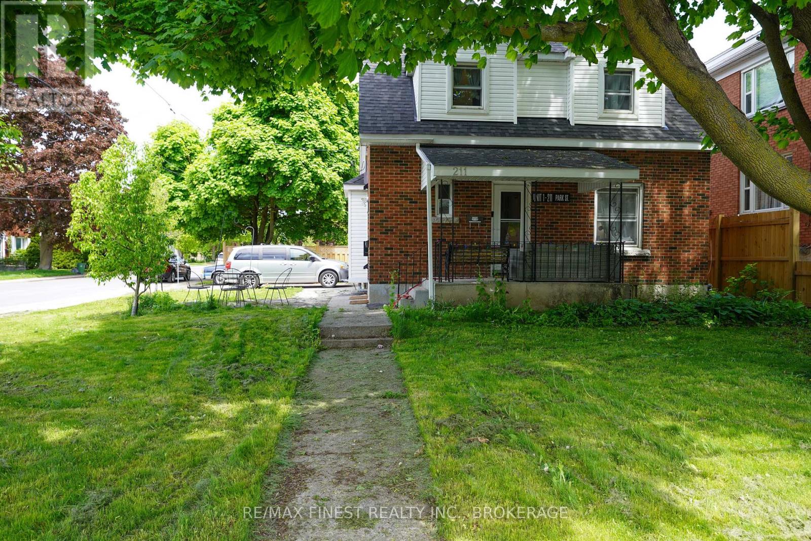 211 Park St, Kingston, ON K7L 1K2