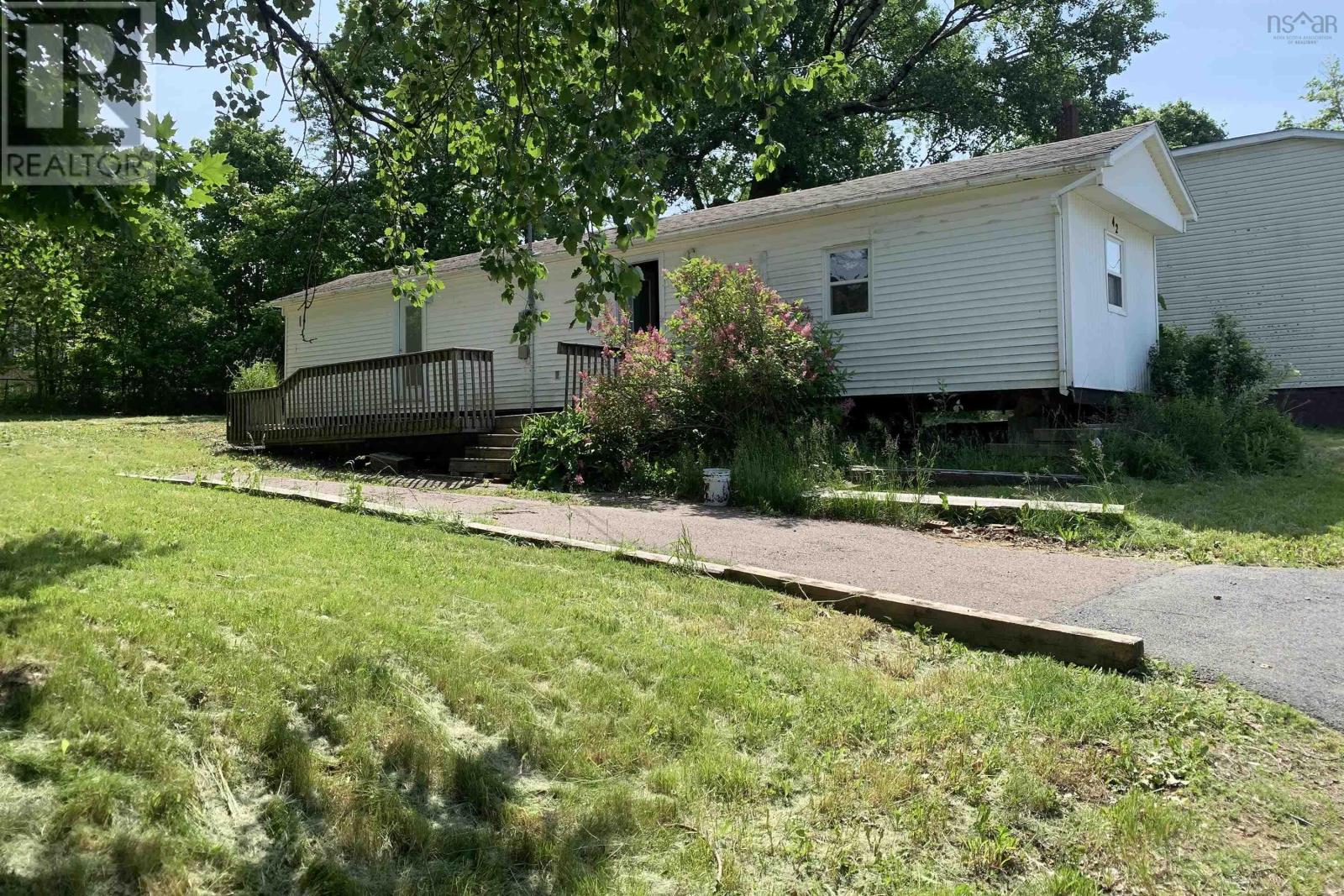 42 Victoria St, Springhill, NS B0M 1X0