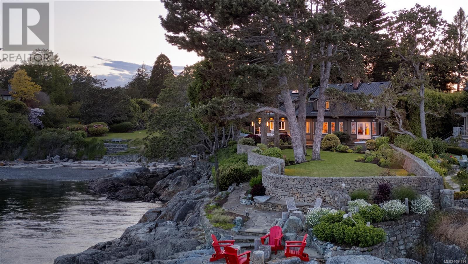 3175 Tarn Pl, Oak Bay, BC V8R 3N8
