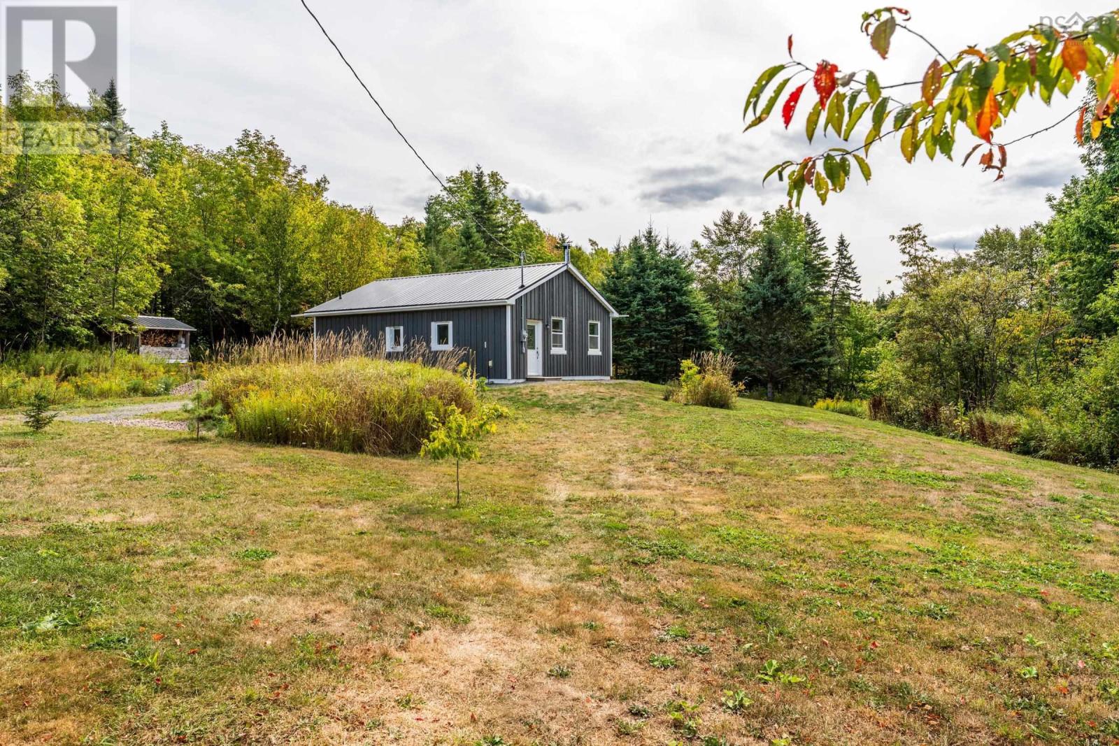 646 Russia Rd, Black Rock, NS B0P 1V0