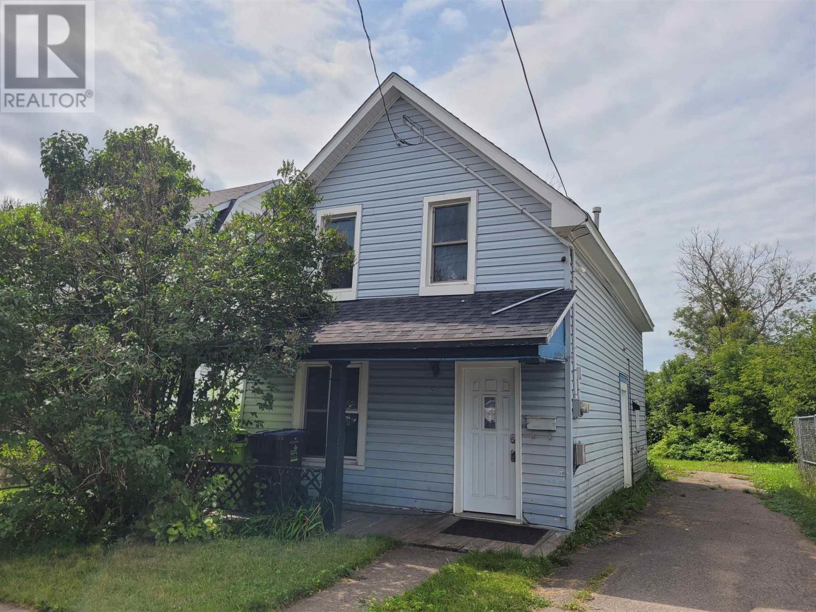 63 Walnut St, Sault Ste. Marie, ON P6B 2E4