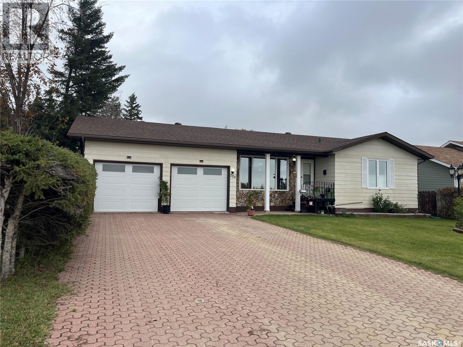 206 4 Street Northwest, Wadena, SK S0A 4J0