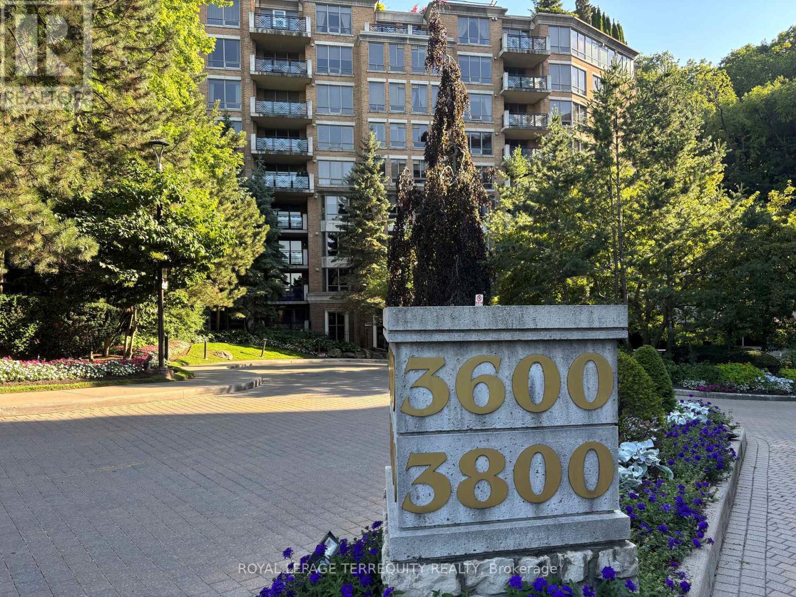 524 3600 Yonge St, Toronto, ON M4N 3R8